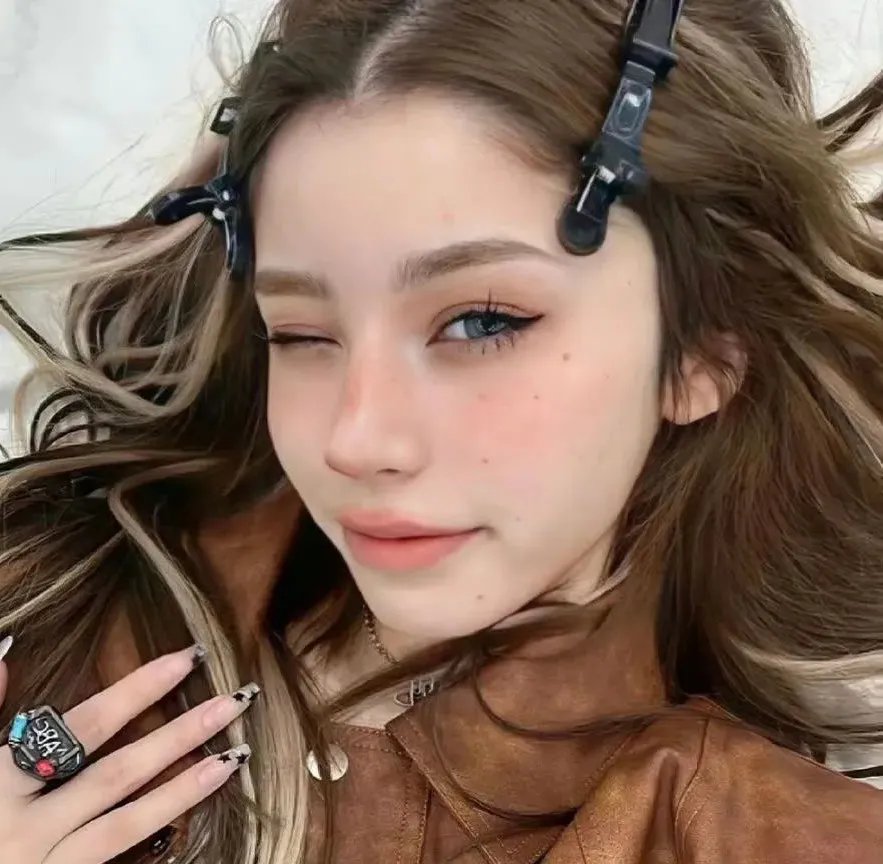 泡沫欢腾的香槟美酒