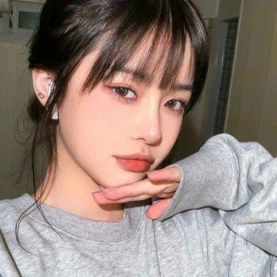 追梦的黎族女娃娃